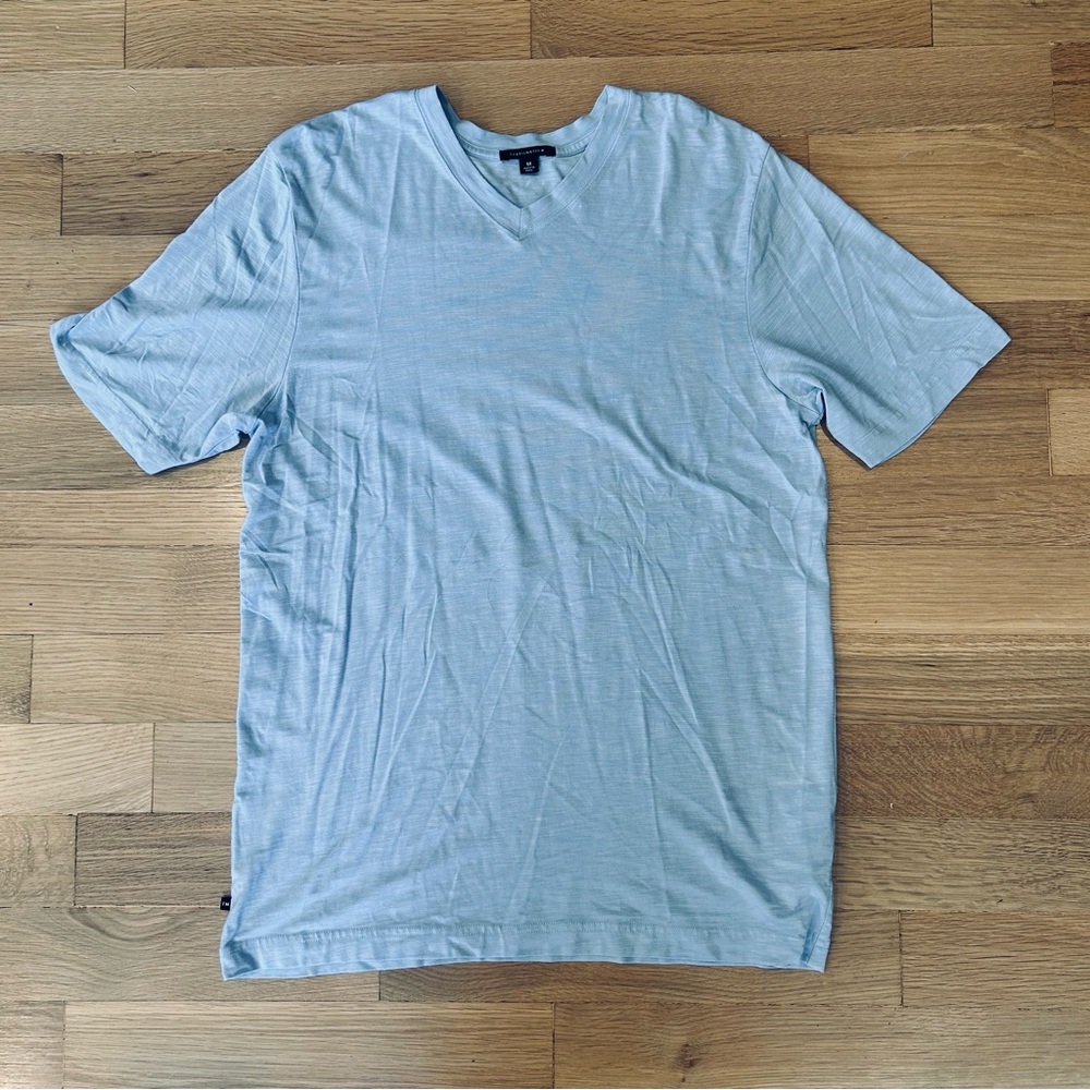 Travis Mathew Light Blue V-Neck Men's Tee Medium